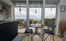 Kinghorn - Private Room, Own Entrance, Ensuite, Sunroom & Views